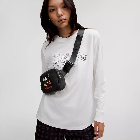 Disney x lululemon Everywhere Belt Bag 1L Mickey in Motion Graphic - Picture 4 of 4